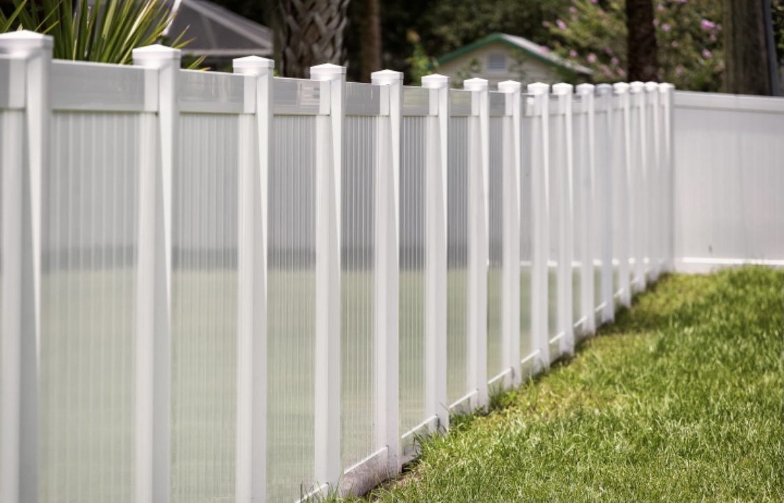 A Guide to Vinyl Fence Styles article image
