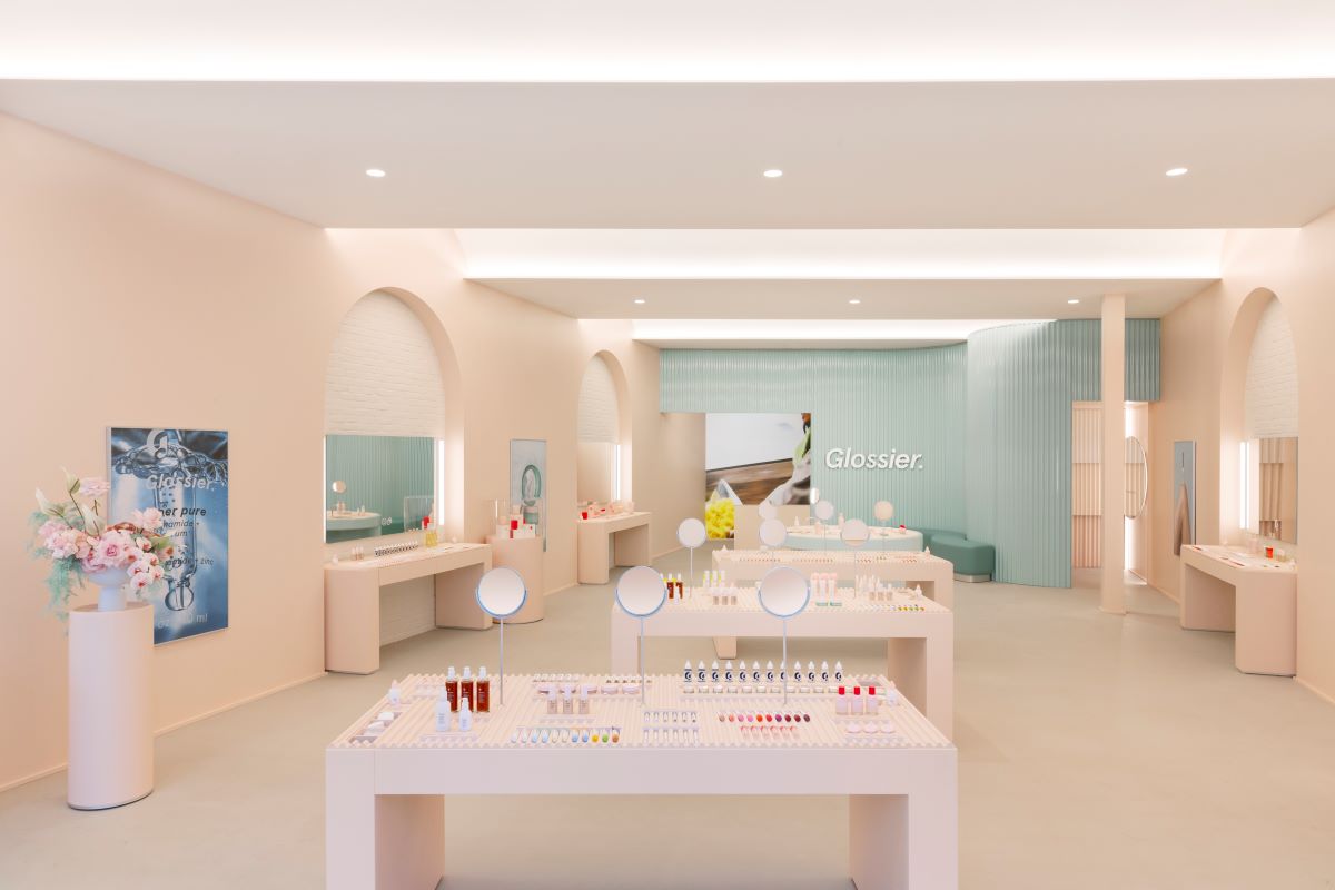 Glossier Returns to Chicago