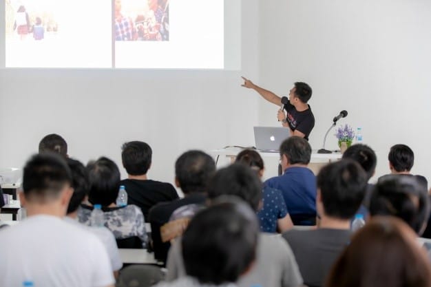 attract offline customers