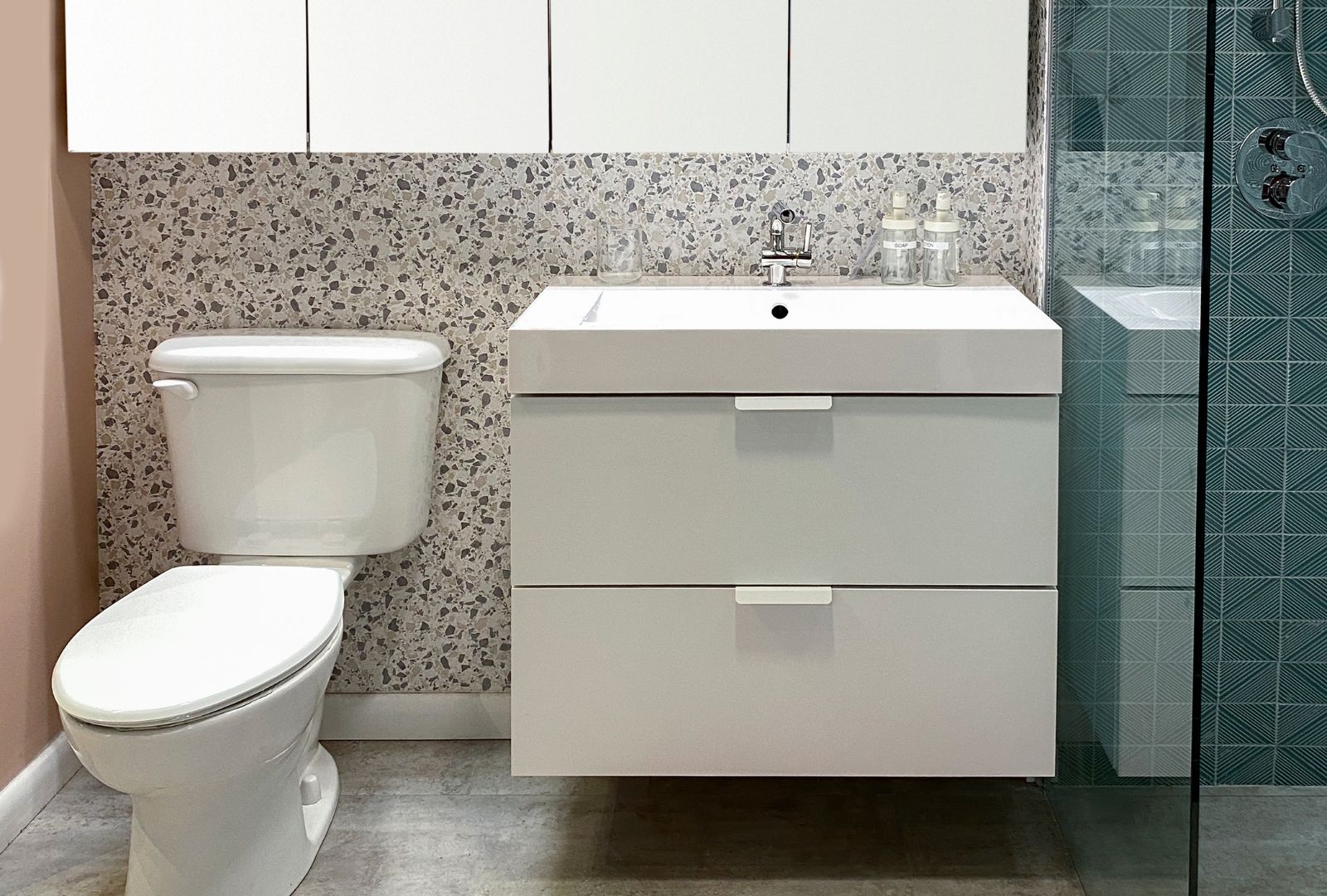 Bathroom floating vanity