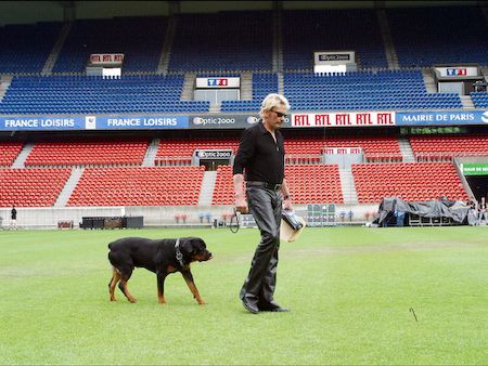 Johnny Hallyday au stade de France avec son chien