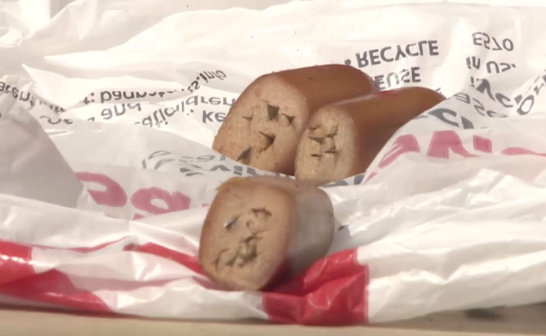 emma-medeiros-hot-dog-rasoir-piege-chien-1