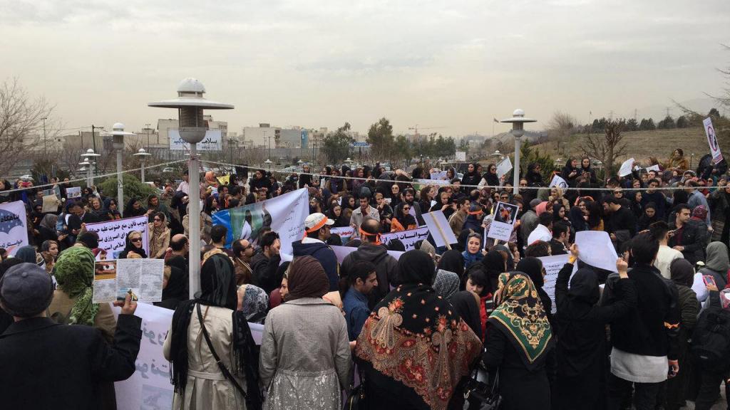 iran-manifestation-chien-1