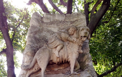 CIMETIERE DES CHIENS ASNIERES SUR SEINE (HAUTS DE SEINE) LE SAINT BERNARD QUI SAUVA 40 VIES