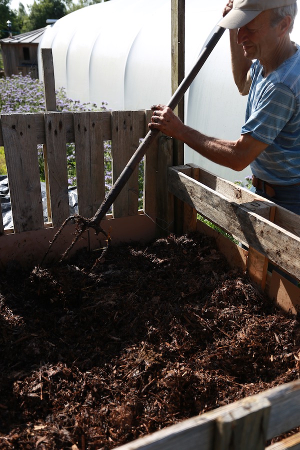 Pallet enclosure for making compost