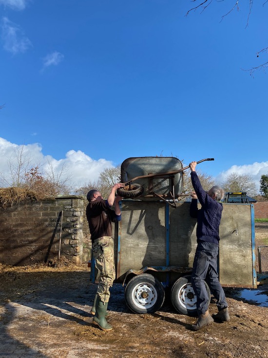 Loading manure for a hotbed