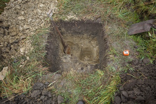 New hole 3rd December, shows a decent 30 cm of dark soil, then another 30 cm of clay and below that is a more rocky but still clay-like material,