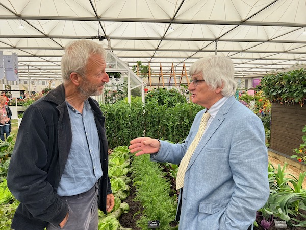 We made a video for my YouTube channel members about the Marshalls vegetable garden, and I'm chatting with Terry Porter who grew the incredible vegetables which graced our No-Dig garden at Hampton Court show last July