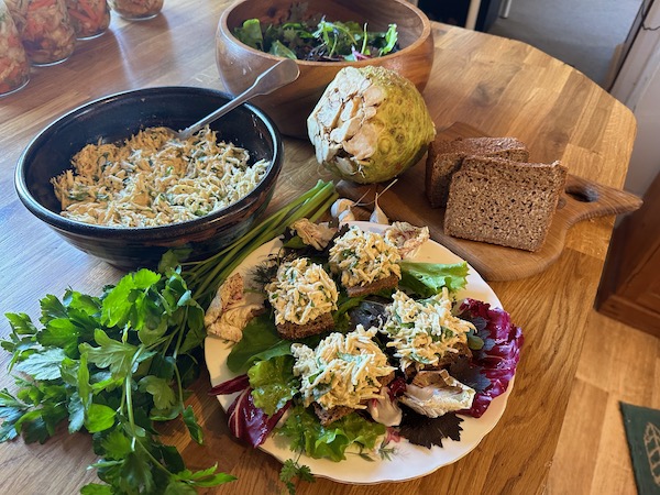 Celeriac remoulade 16th November 830g celeriac, 2 egg yolks, 250ml oil, 3 cloves garlic, 2 tbsp Dijon mustard, bunch parsley