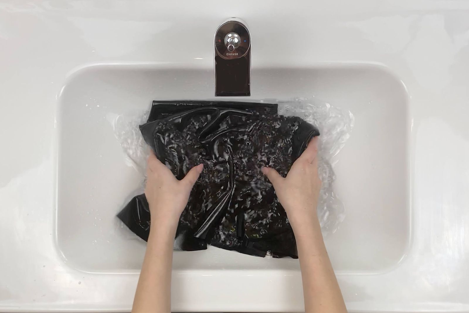 Dressing latex with oil instructions for beginners