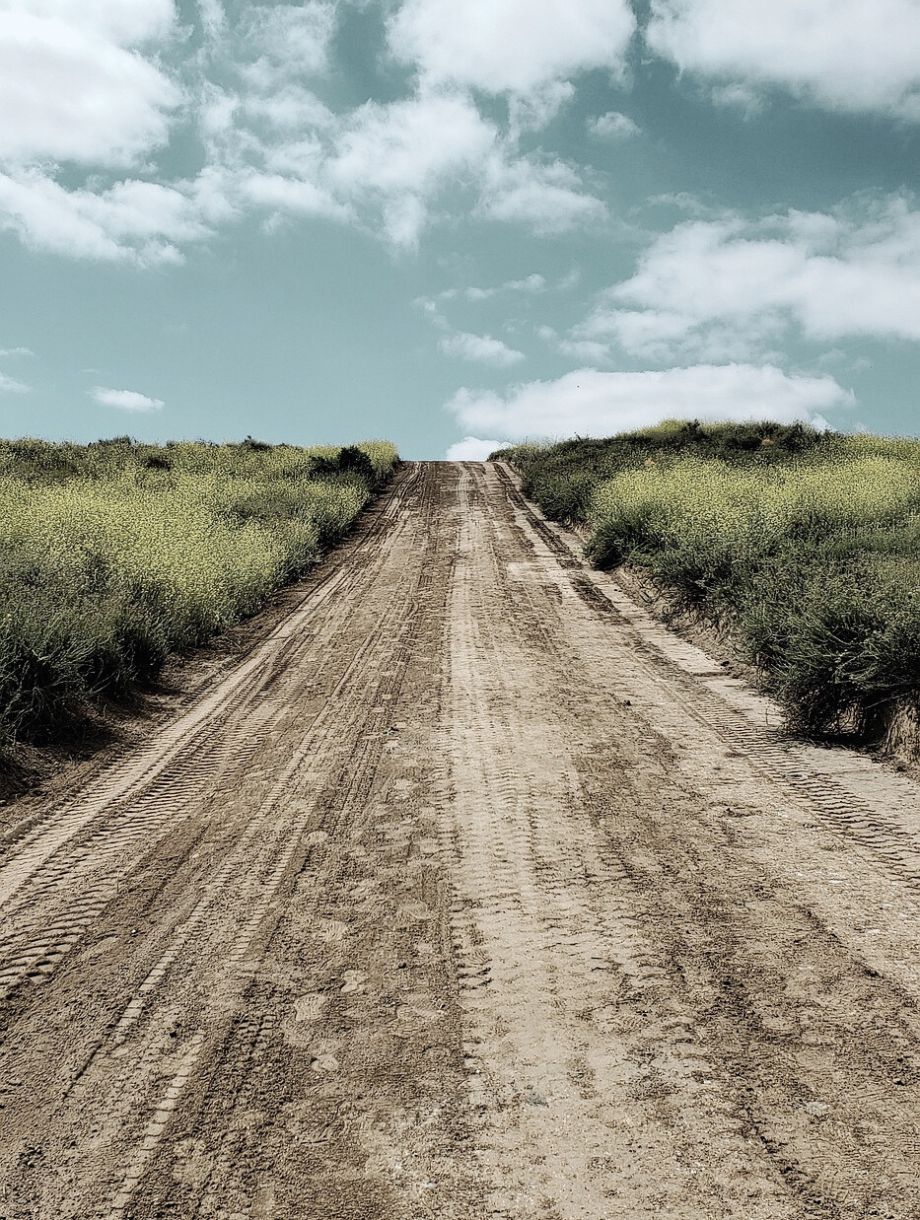 EARLY ENTREPRENEURIAL STRUGGLES