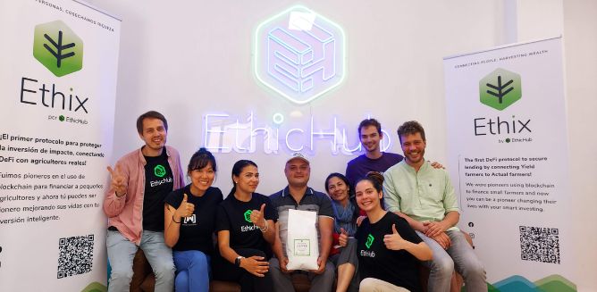 Domingo y el equipo de EthicHub en CryptoCafé