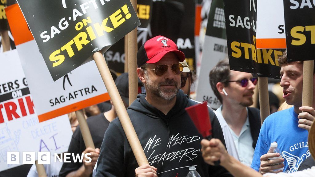 Jason Sudeikis on the picket line