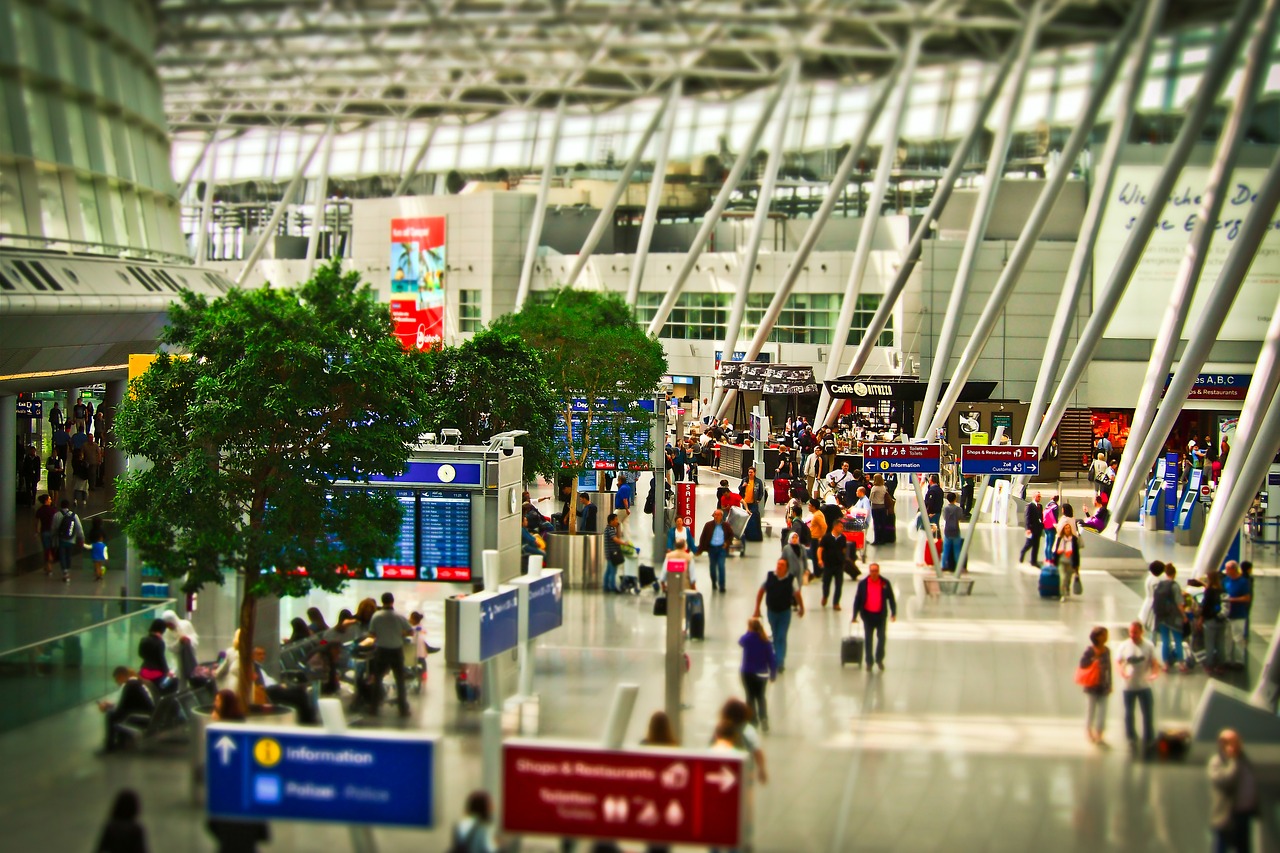 airport-1515448_1280