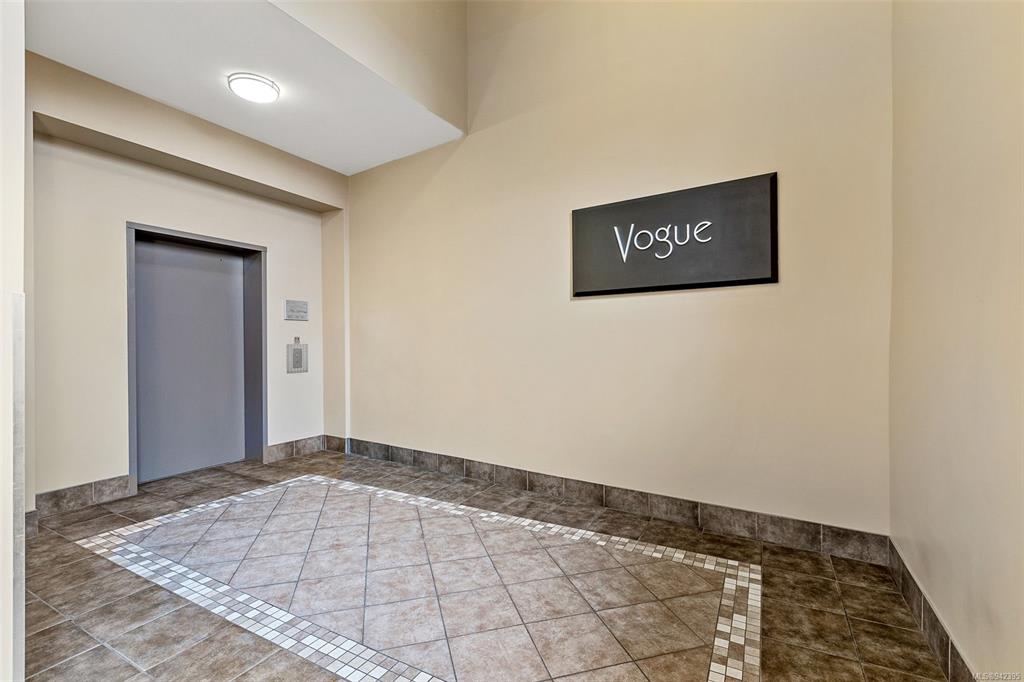 Vogue — building photo 2