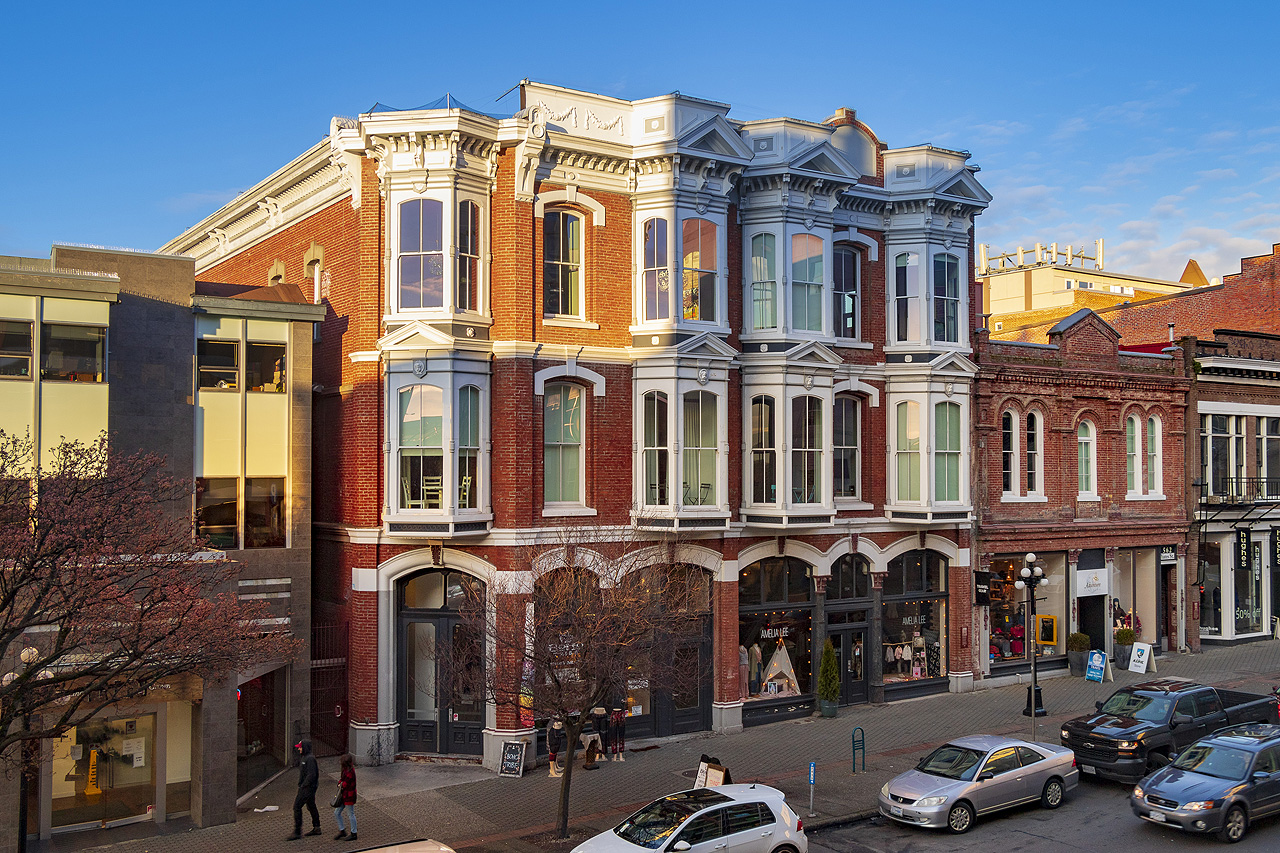 Oriental — building photo 1