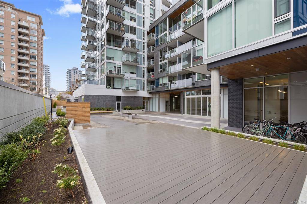 989 Johnson — building photo 10