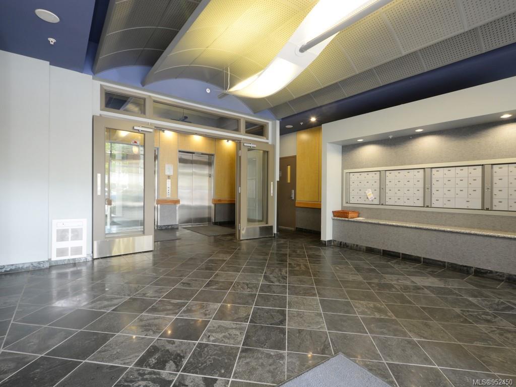 860 View Street — building photo 3