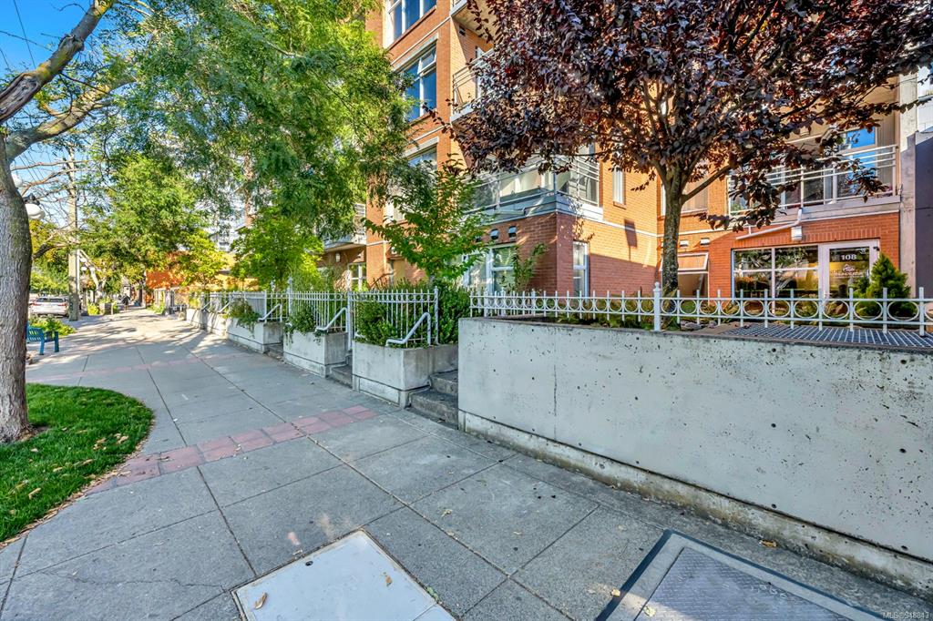 1030 on Yates — building photo 3