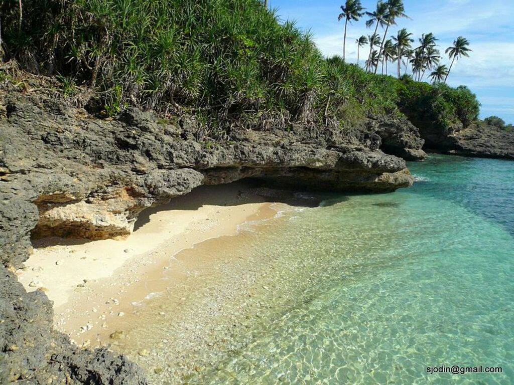 Hidden small Guimaras beach - panoramio