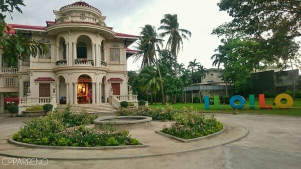 Molo Mansion in Iloilo photo by Cpparreno via Wikipedia CC