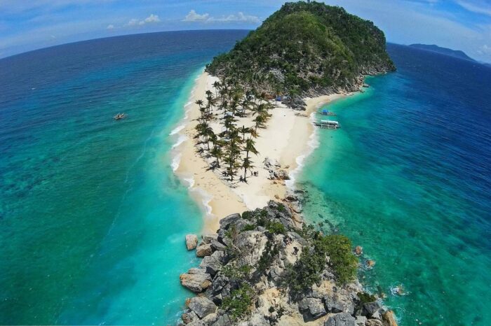 Islas de Gigantes by Rex Gamboa via Las Islas Travel and Tours