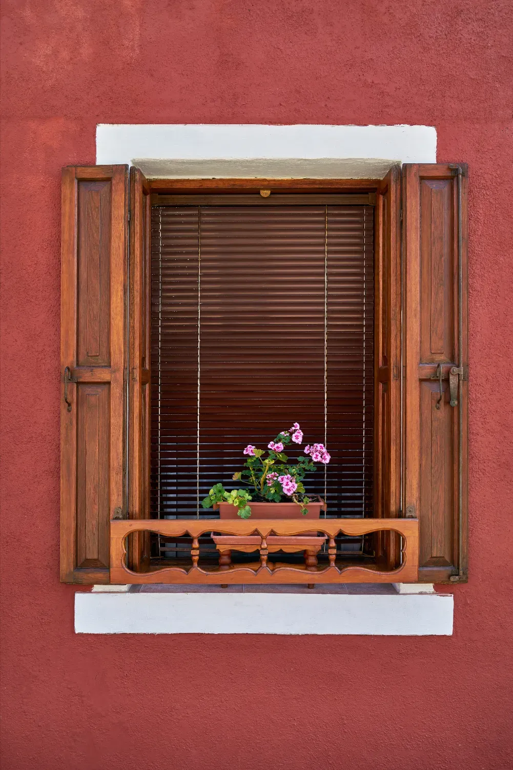 professional wood window maintenance service