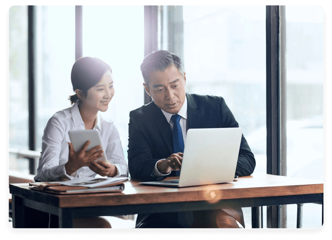 -2_employees_discussing_work.png-p-1080