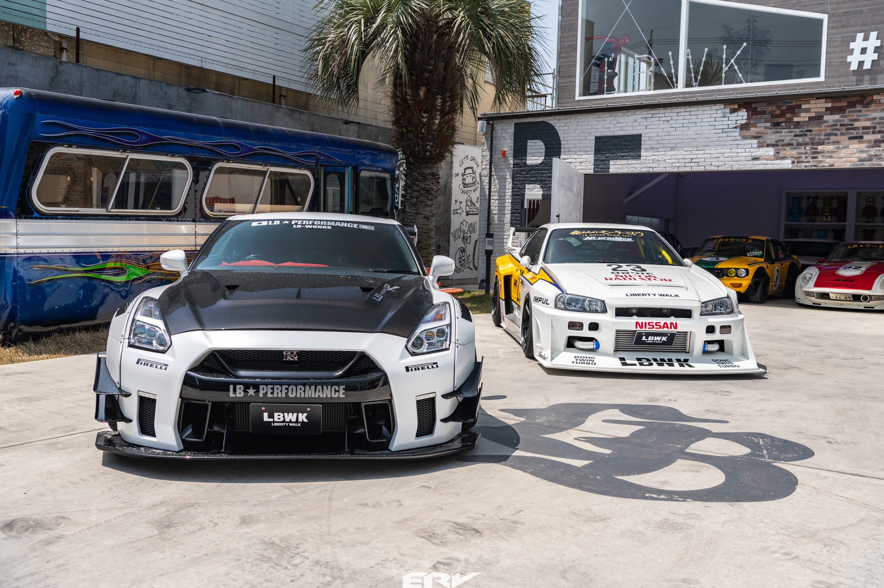 Liberty Walk Nissan R35 GTR and BNR34