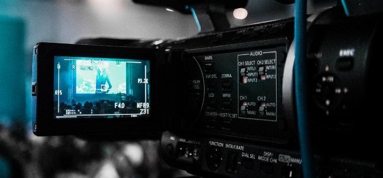 Cómo hacer un vídeo musical: cómo encargar a un director