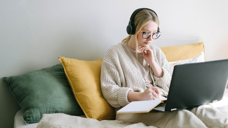 10 importantes consejos de producción musical para principiantes: observa y aprende de los demás