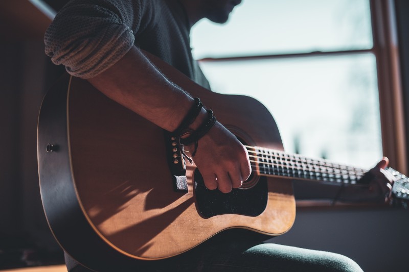 Cómo convertirse en compositor remunerado - Guitarrista