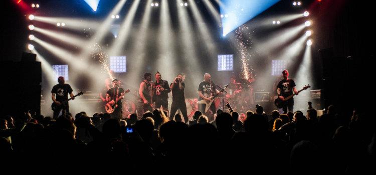 Cómo encontrar miembros para un grupo y contratar músicos - rock gig