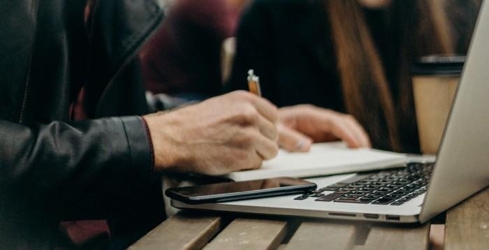 Générateur de noms de groupes | Comment choisir un nom de groupe – Notez toutes les idées (même les mauvaises !) et partez de là !