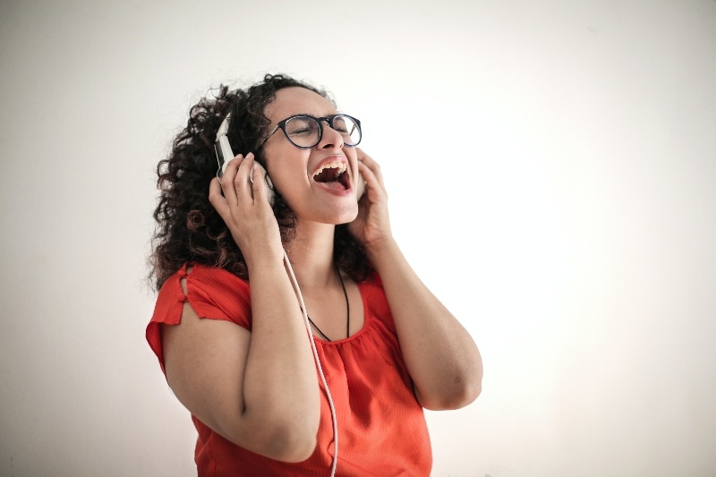 9 mejores calentamientos vocales para mejorar tu canto