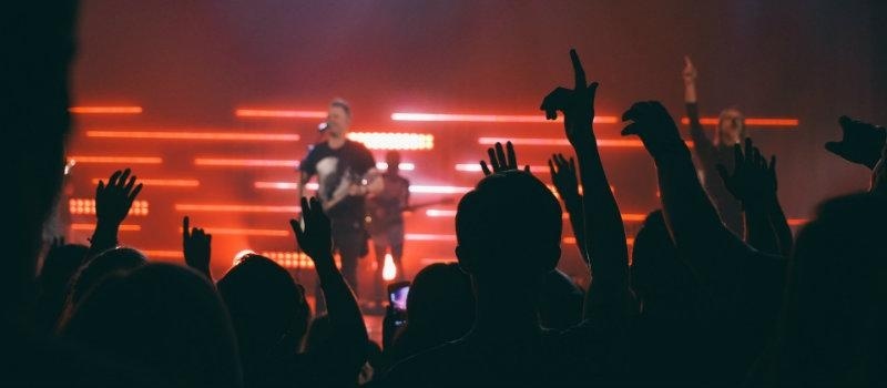 ¿Cuánto deberías cobrar por un concierto?