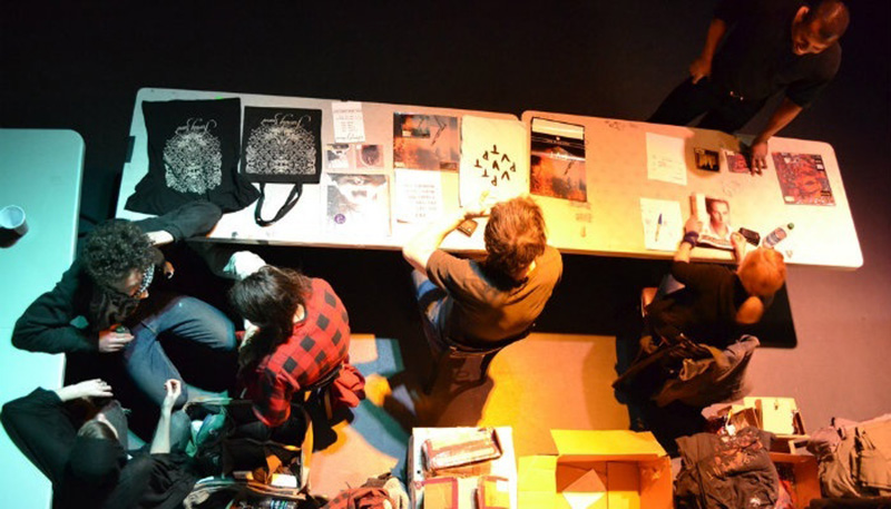 10 ideas de merchandising para vender en conciertos y en Internet