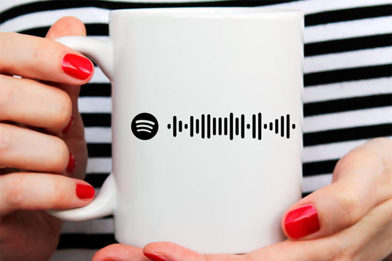 10 ideas de merchandising para vender en conciertos y en Internet - Código Spotify en una taza