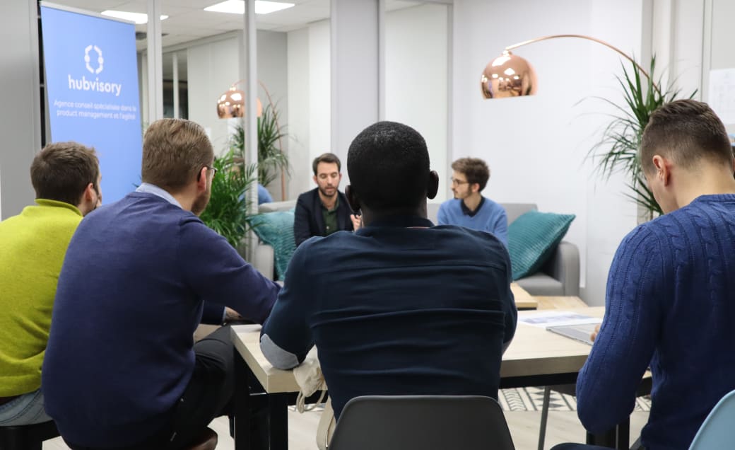 Collaborateurs discutant lors de la masterclass Hubvisory
