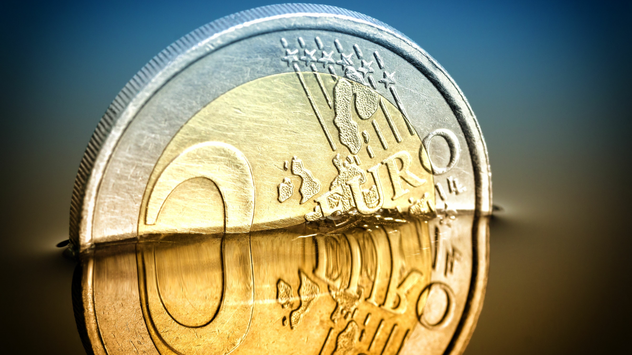 Une pièce de 2 euros subissant l'inflation