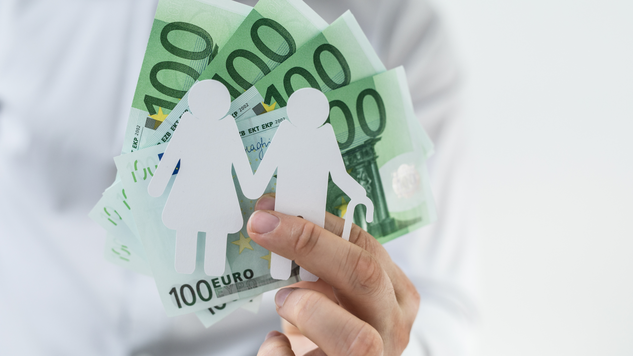 Un homme d'affaire qui souscrit au per