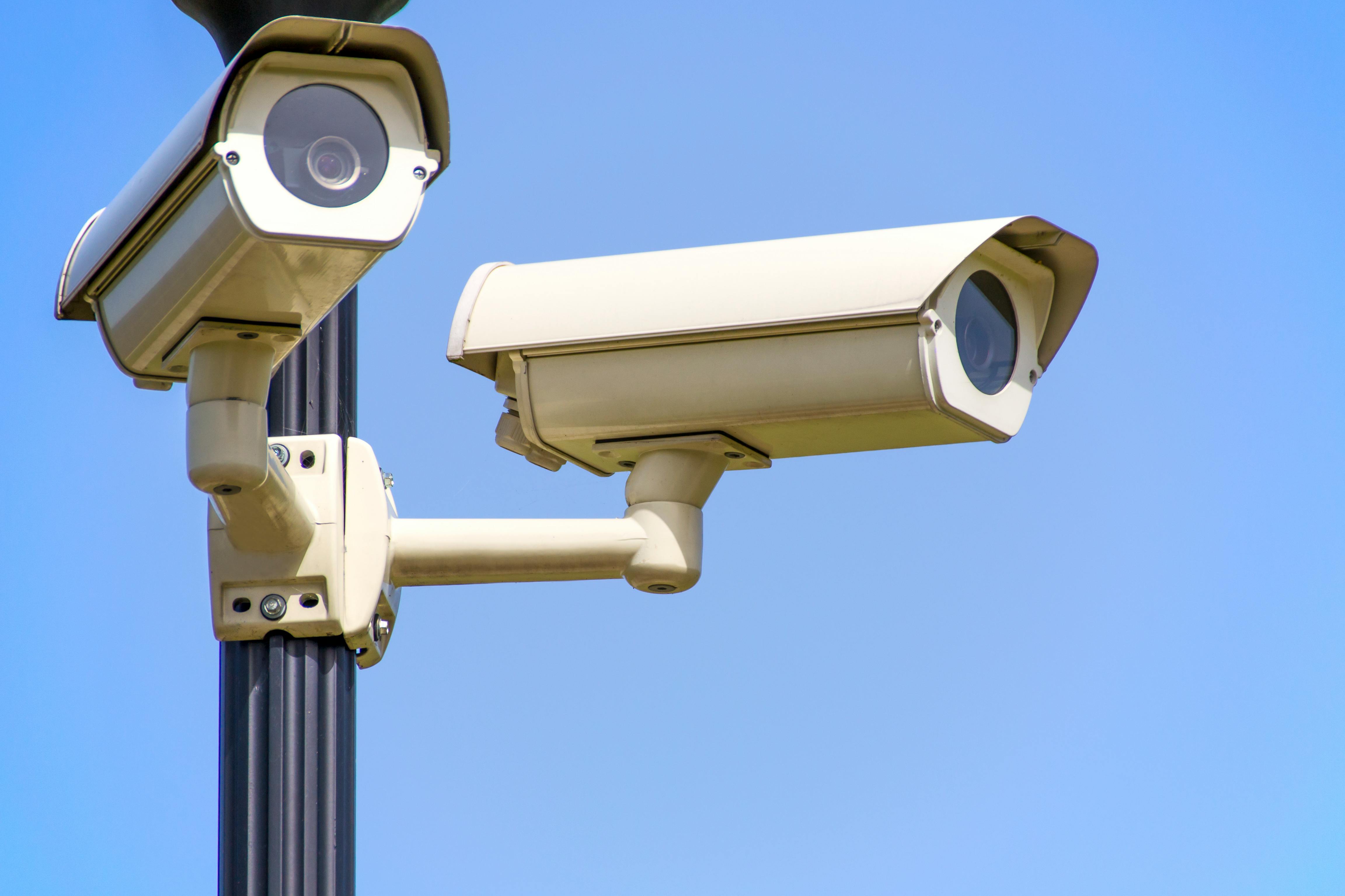 Neue Regelungen und ethische Fragen in der Technologie und Datensicherheit