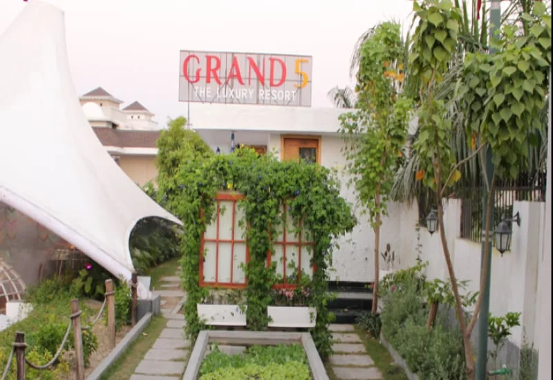 Grand5 Resort, Meerut