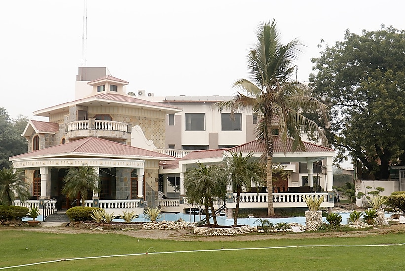 Moon And Mars Resort