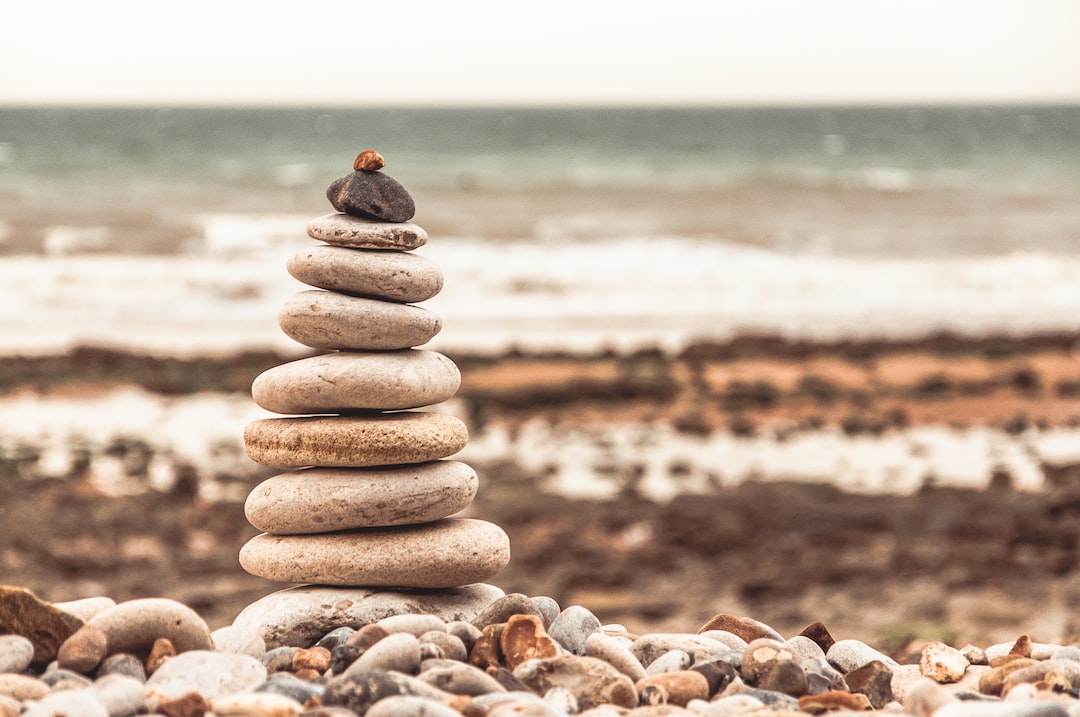 Traditional Hierarchy vs Holacracy: Two Frameworks