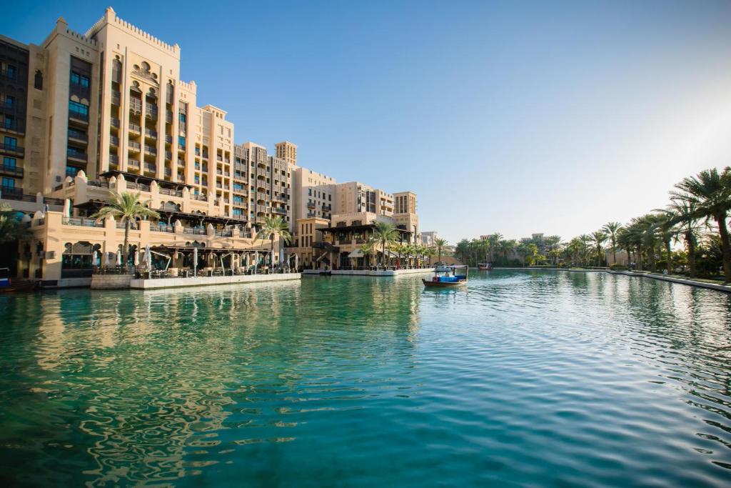 Elegant beachfront hotel with luxurious amenities at Jumeirah Mina Al Salam Dubai