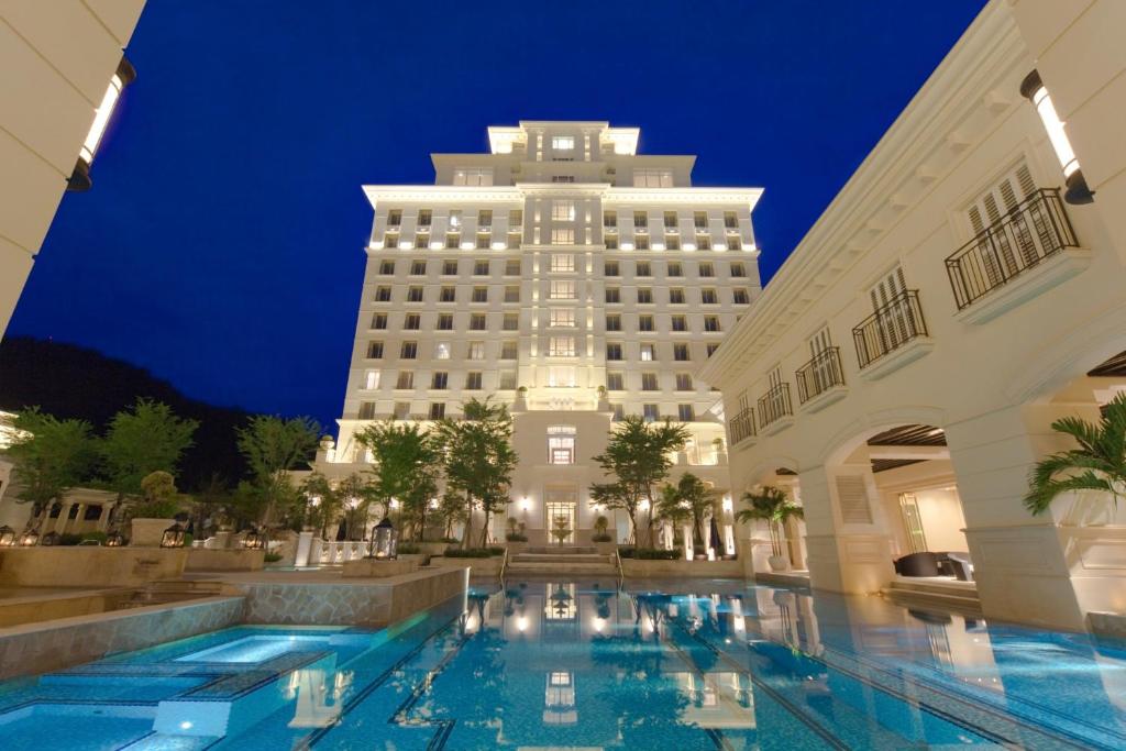 Luxurious hot springs resort with scenic views at RSL Cold & Hot Springs Resort