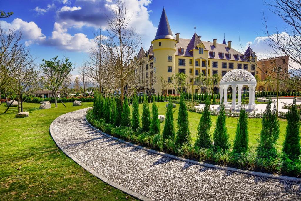 Luxurious resort with scenic views at Grand Cosmos Resort Ruisui Hualien