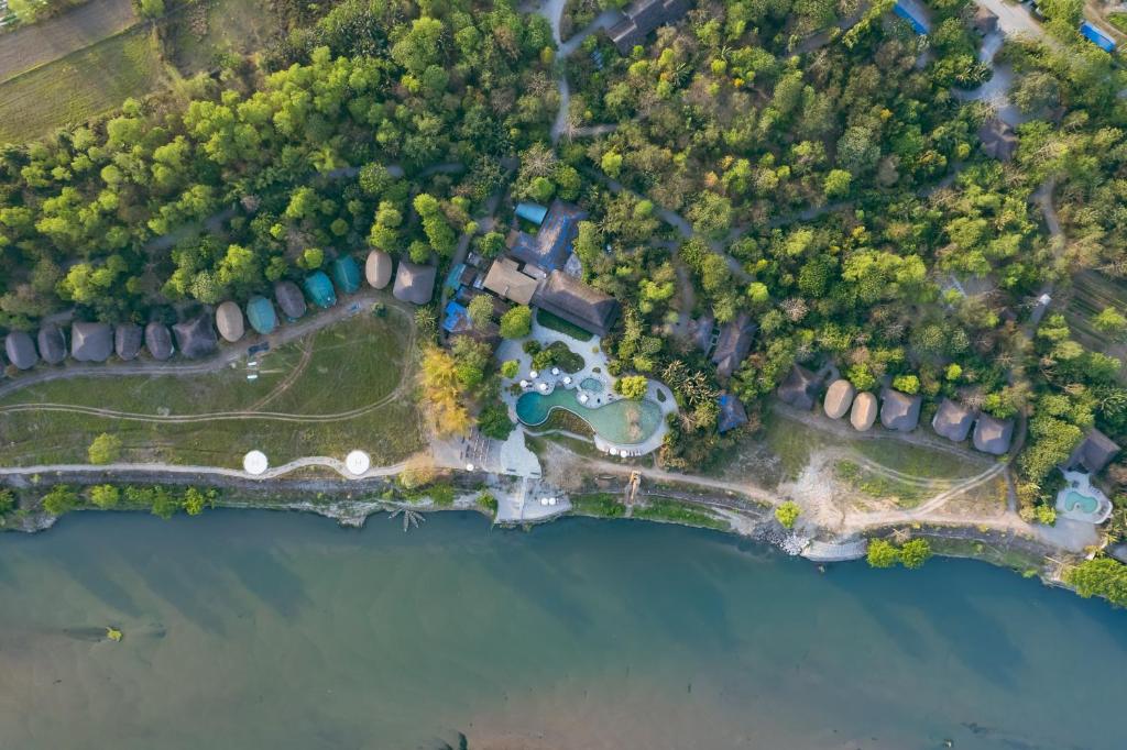 Luxurious jungle lodge with wildlife views at Barahi Jungle Lodge