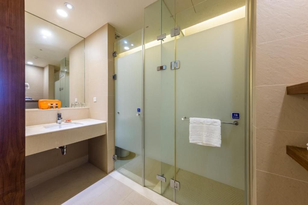 Luxurious pool and modern amenities at South Garden Hotels and Resorts